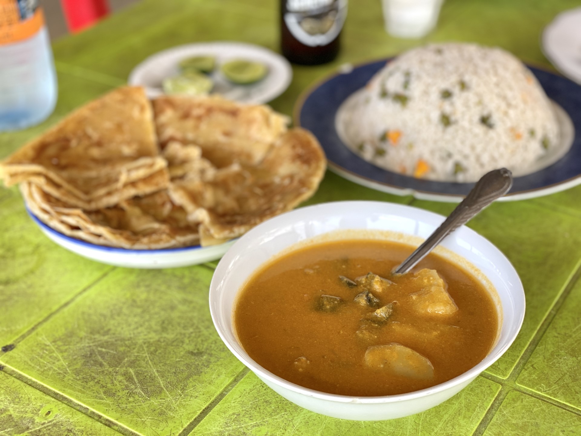 Vegetable curry met chapati en rijst - deze optie kom je heel vaak tegen
