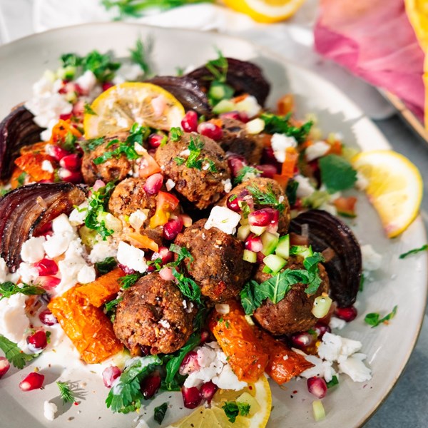 Frisse salade met vegan balletjes